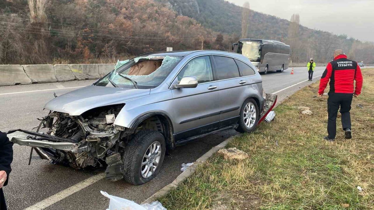 Amasya’da Lastik Patladı, Otomobil Takla Attı: 3 Yaralı