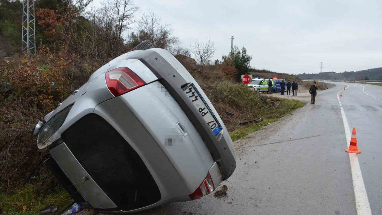 Amasya'da Takla Atan Otomobilden Emniyet Kemerine Rağmen Sağ Çıkma