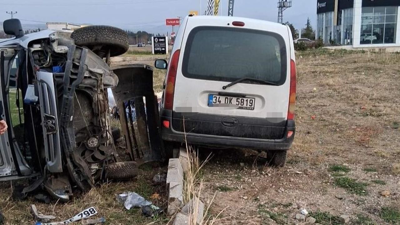 Amasya Merzifon'da Kamyonet Kazası: 4 Yaralı