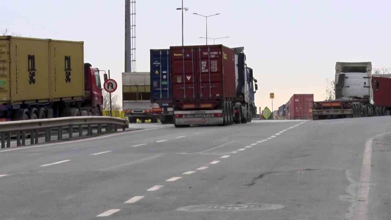 Ambarlı Limanı'nda Tır Yoğunluğu Beylikdüzü'nü Çileye Soktu