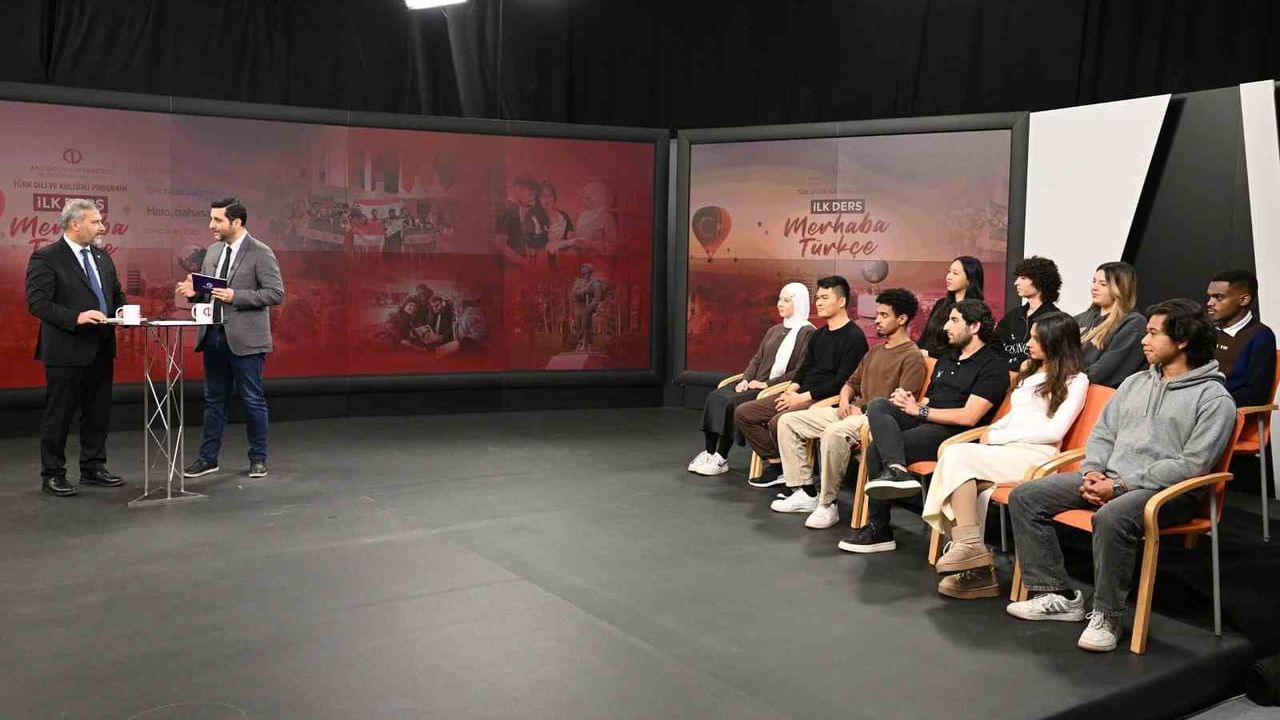 Anadolu Üniversitesi'nin Türkçe Hamlesi: 123 Ülkeden 4 Bin Öğrenci 'Merhaba' Dedi