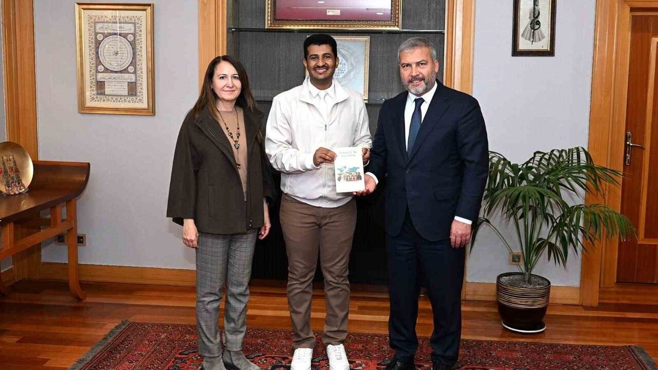 Anadolu Üniversitesi Öğrencisi Alyaguot Yousıf Hassan Ahmed 9. Uluslararası Öğrenciler Kongresi'nde Ödül Kazandı