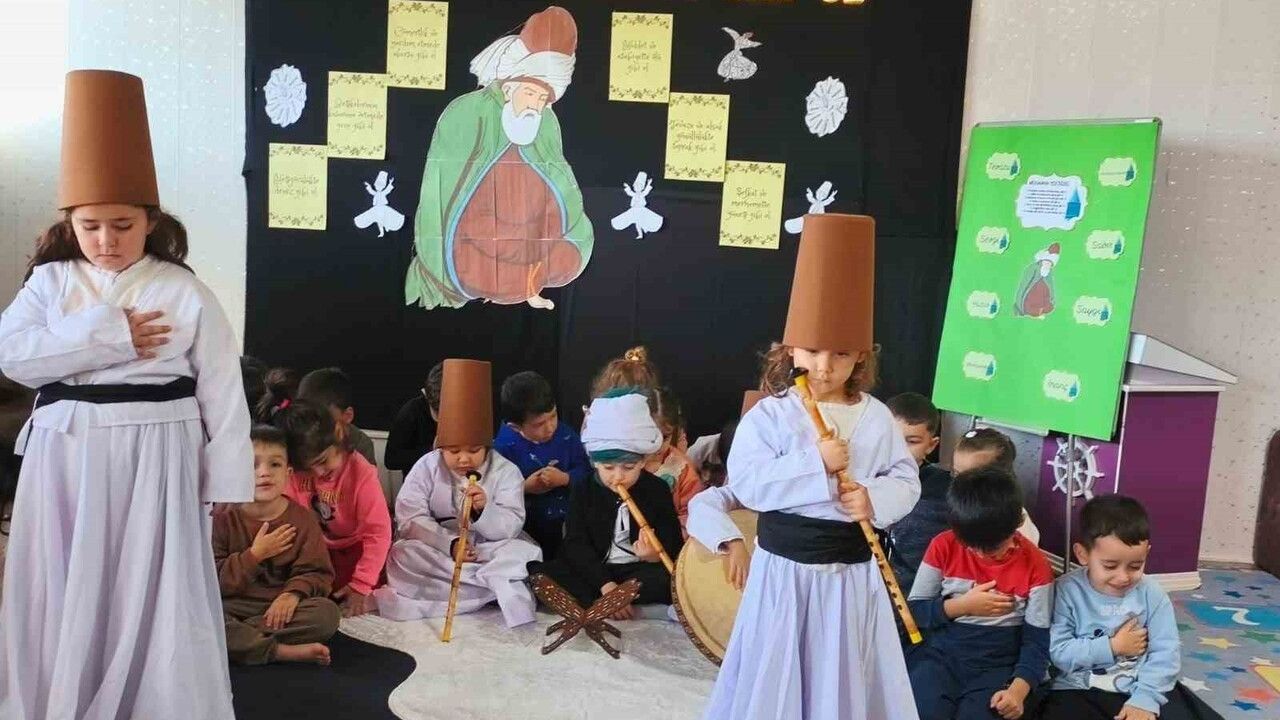 Anamurlu Minikler Vuslat Haftası'nda Mevlana'yı Andı