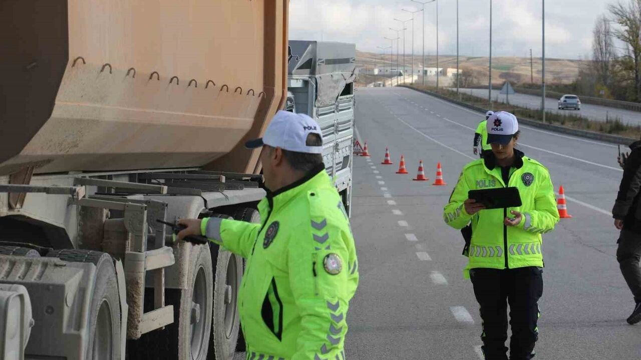 Ankara Akyurt’ta Zorunlu Kış Lastiği Denetimi Başladı