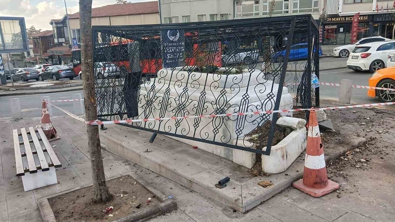 Ankara Altındağ'da Tezveren Sultan Türbesi'ne Yine Kaza