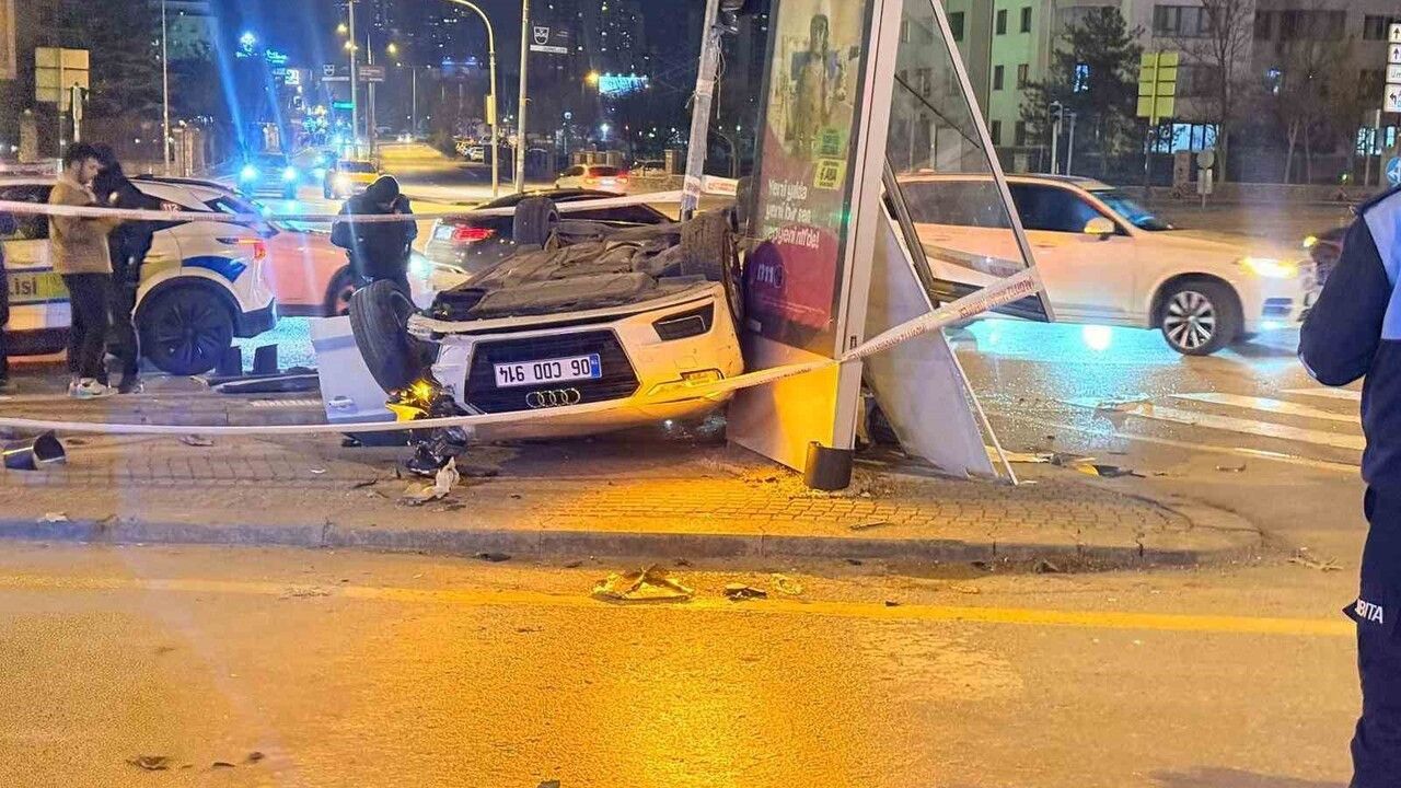 Ankara Çankaya'da Trafik Kazası: Otomobil Motosiklete Çarptı, 4 Yaralı