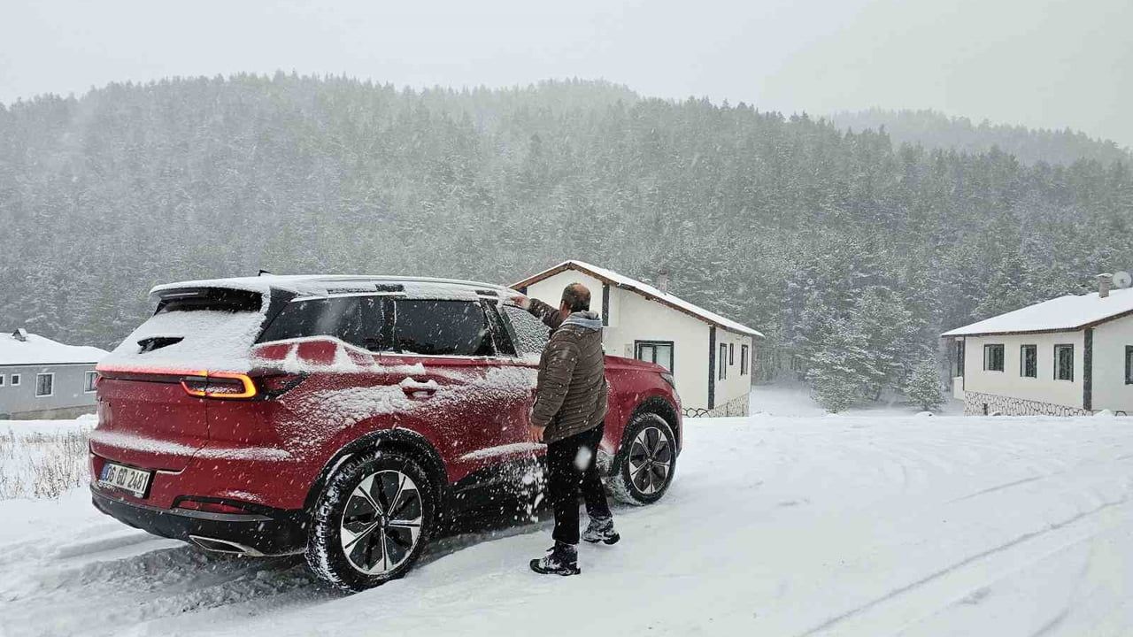 Ankara'da Kar: Yaylalar Beyaza Büründü