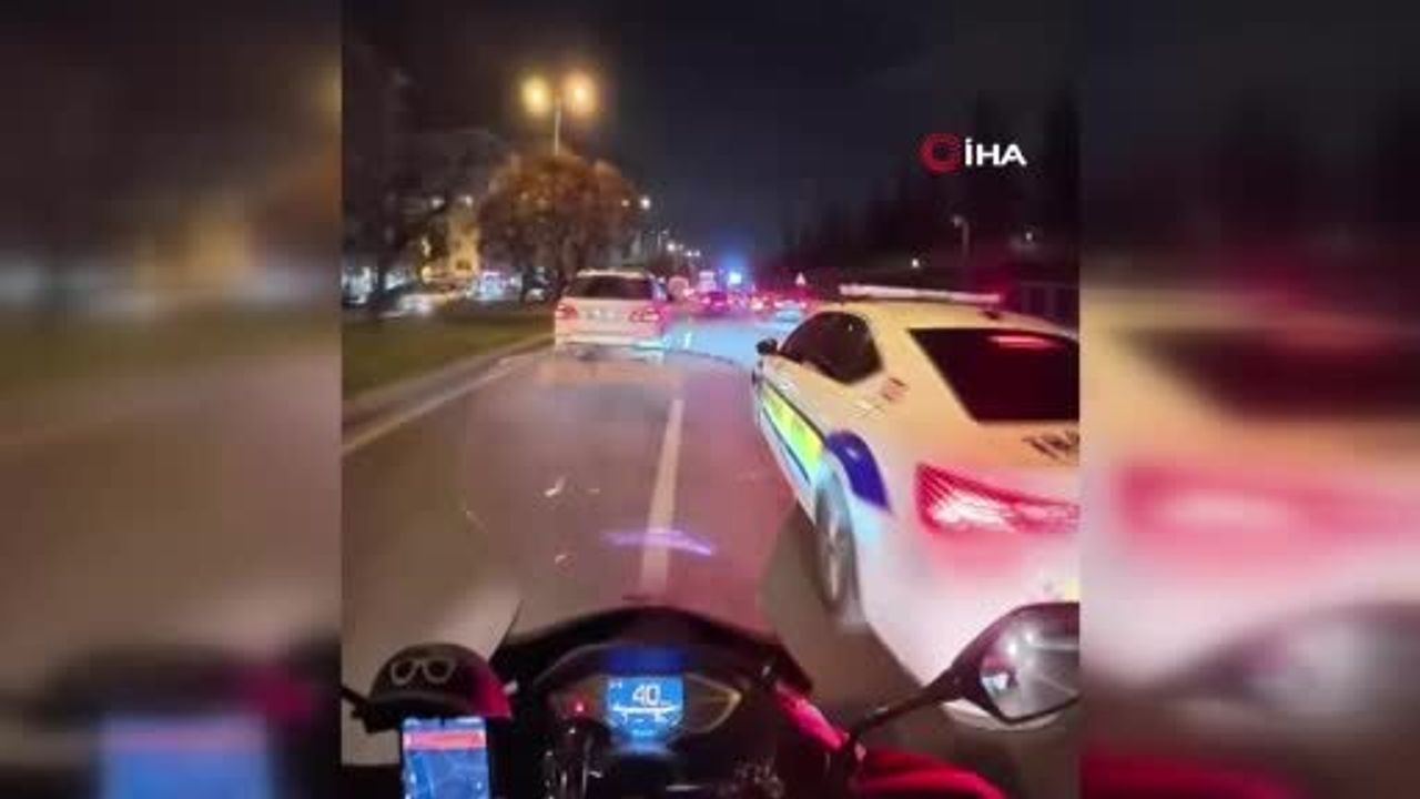 Ankara'da Trafikte Kalan Ambulansa Motokurye Yol Açtı