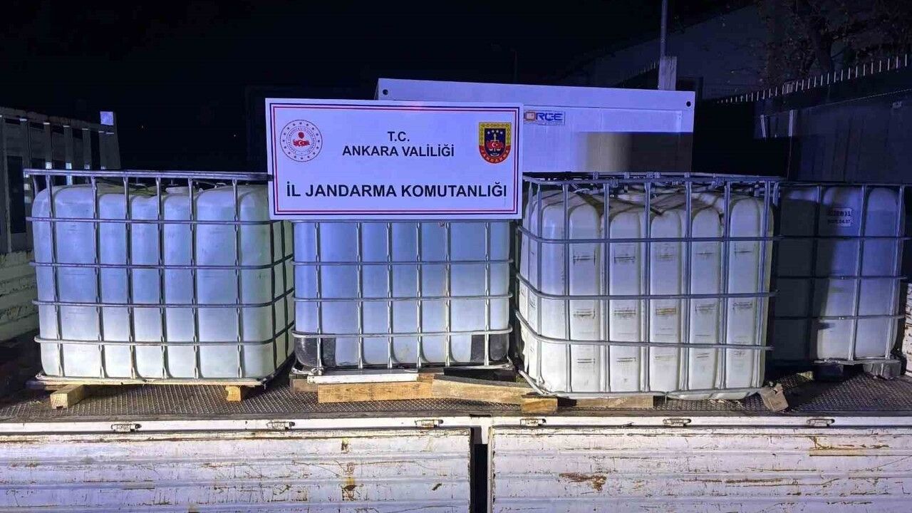 Ankara'da Yasa Dışı Etil Alkol Operasyonu: 2 Gözaltı, 5 Ton Ele Geçirildi