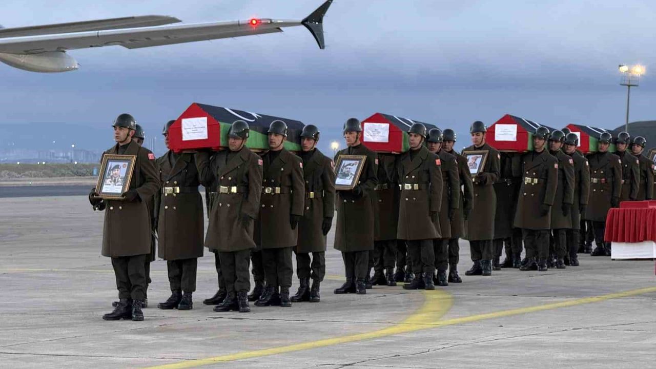 Ankara'daki uçak kazasında ölen Libyalı komutanlar resmi törenle uğurlandı