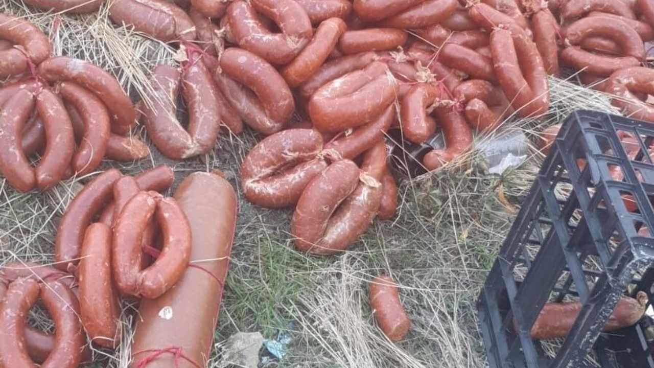 Ankara Gölbaşı'nda Yüzlerce Kilo Et Ürünü Boş Arazide Bulundu