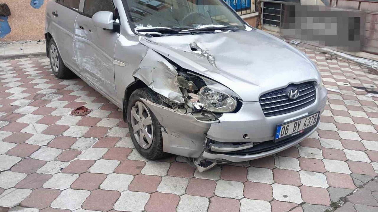 Ankara Keçiören'de Tır Rampada Kontrolden Çıktı: 4 Araca Çarptı