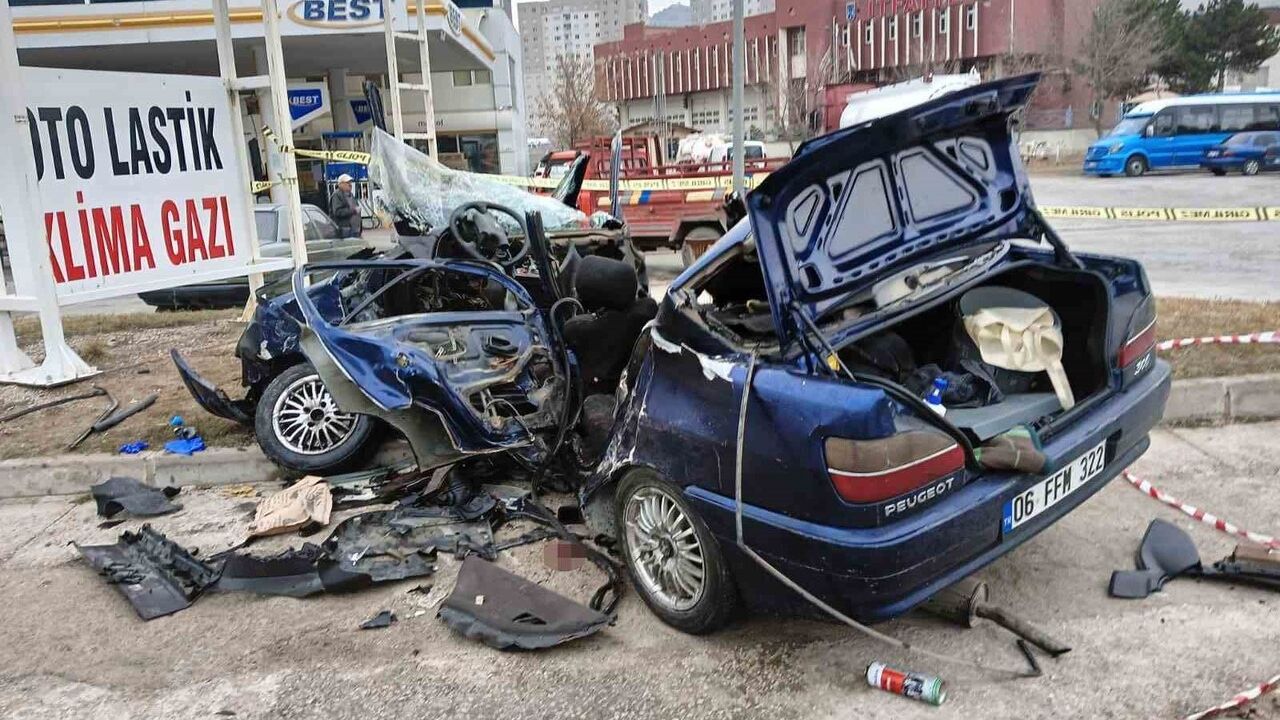 Ankara Mamak'ta Çarpışma: 1 Ölü, 3 Yaralı