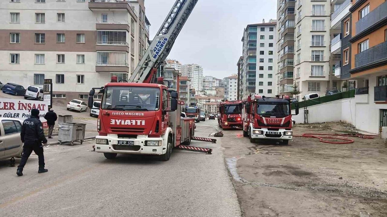Ankara Mamak'ta Ev Yangını: Anne ile Oğlu Kurtarıldı