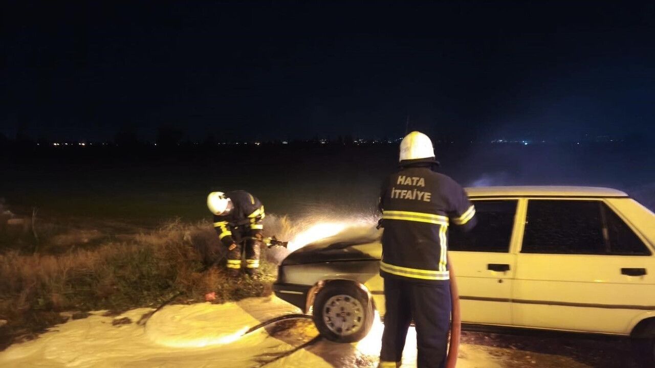 Antakya’da Otomobil Yangını: Zülüflühan’da Motor Alev Aldı