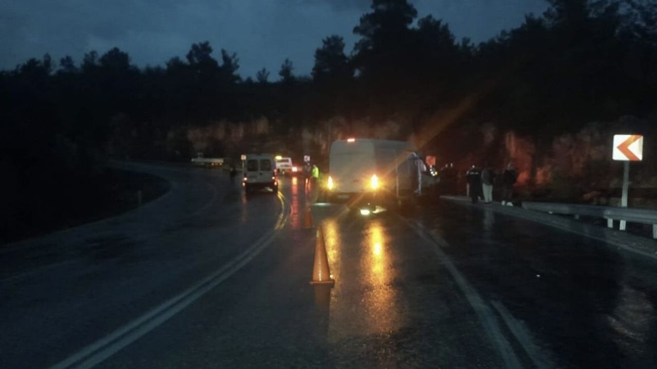 Antalya Akseki'de Trafik Kazası: 2'si Çocuk 5 Yaralı
