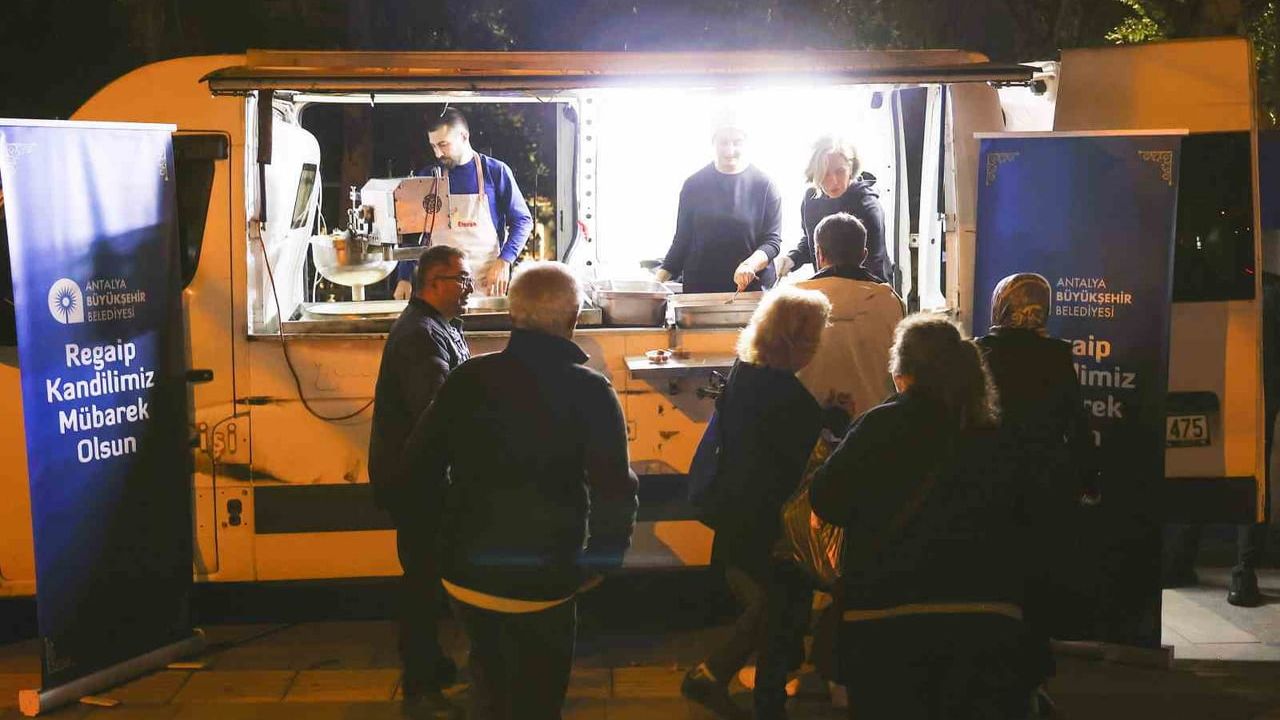 Antalya Büyükşehir’den Regaip Kandili'nde Lokma ve Kandil Simidi İkramı