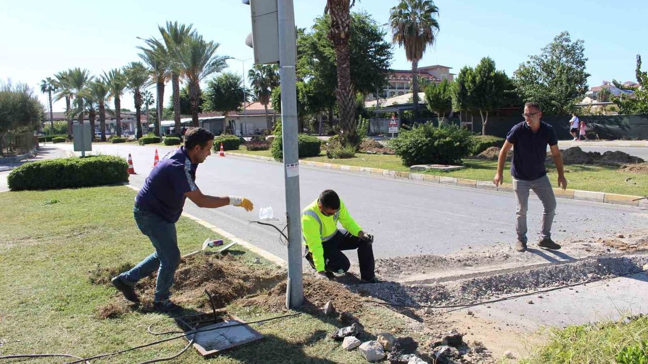 Antalya Büyükşehir, Manavgat’ta Sinyalizasyon Altyapısını Yeniliyor
