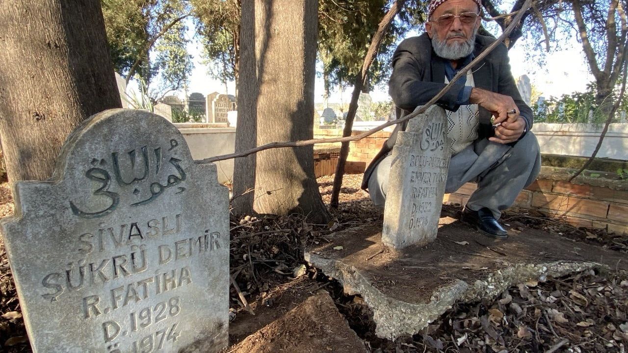Antalya'da 50 Yıl Önce Ölen İki Tarım İşçisinin Mezarları Sahiplerini Bekliyor