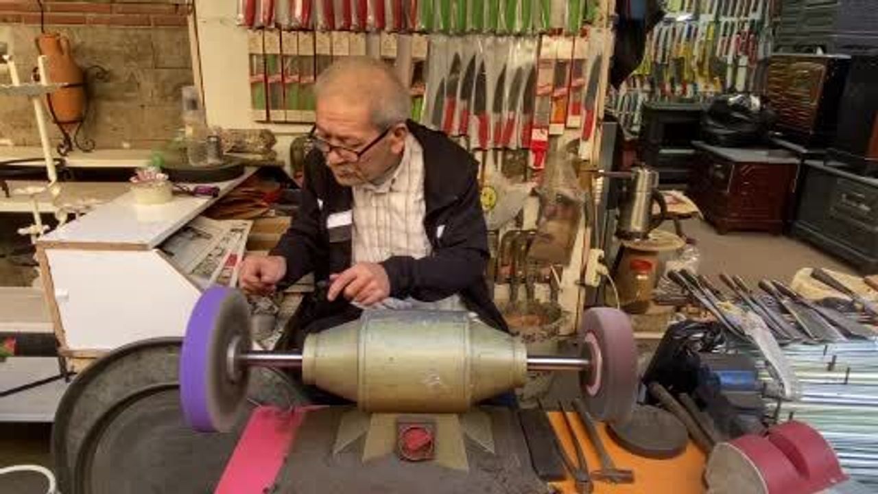 Antalya’da 7. Kuşak Bıçak Bileme Ustası Mehmet Şakar: 50-60 Bin Liraya Çırak Bulamıyor