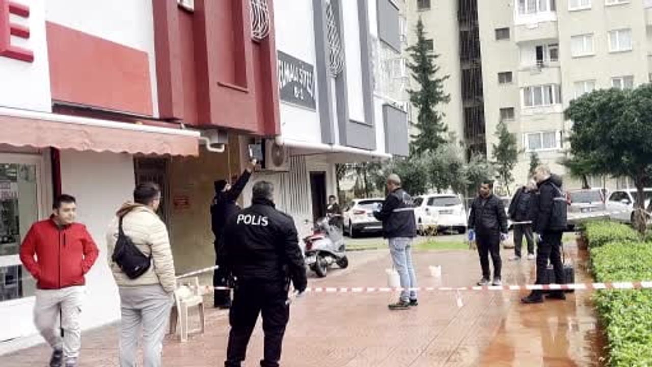 Antalya'da Acı Olay: 5 Yaşındaki Oğlunu Kaybeden Anne de Balkondan Düştü