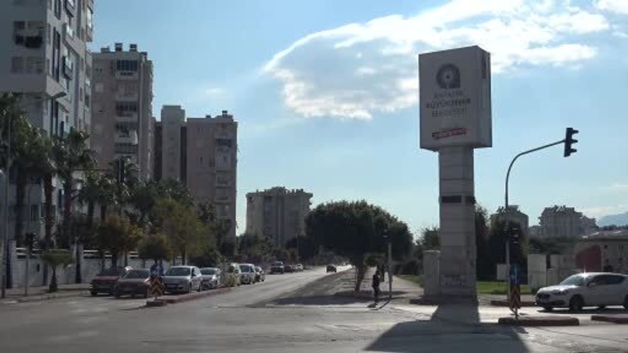 Antalya'da Aralıkta Sıcaklık Şaşırtıyor: Geceler 8°C, Gündüzler 24°C