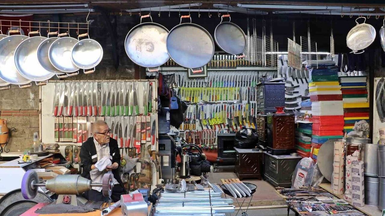 Antalya'da Bıçak Bileme Ustası Mehmet Şakar: 50 Yıl, 7'nci Kuşak — Çırak 50-60 Bin TL'ye Bulunamıyor