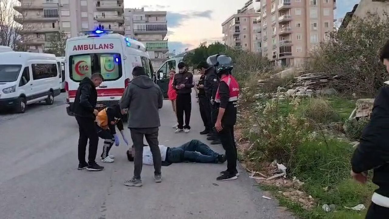 Antalya'da Husumetli Tartışma Kanlı Bitti: Genç Baş ve Bacağından Bıçaklandı, Şüpheli Yakalandı