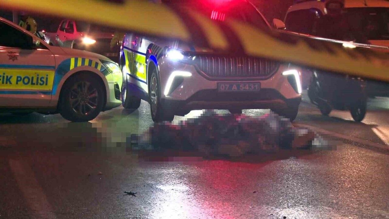 Antalya'da motosiklet-kamyon kazası: 17 yaşındaki Batuhan Çakmak hayatını kaybetti