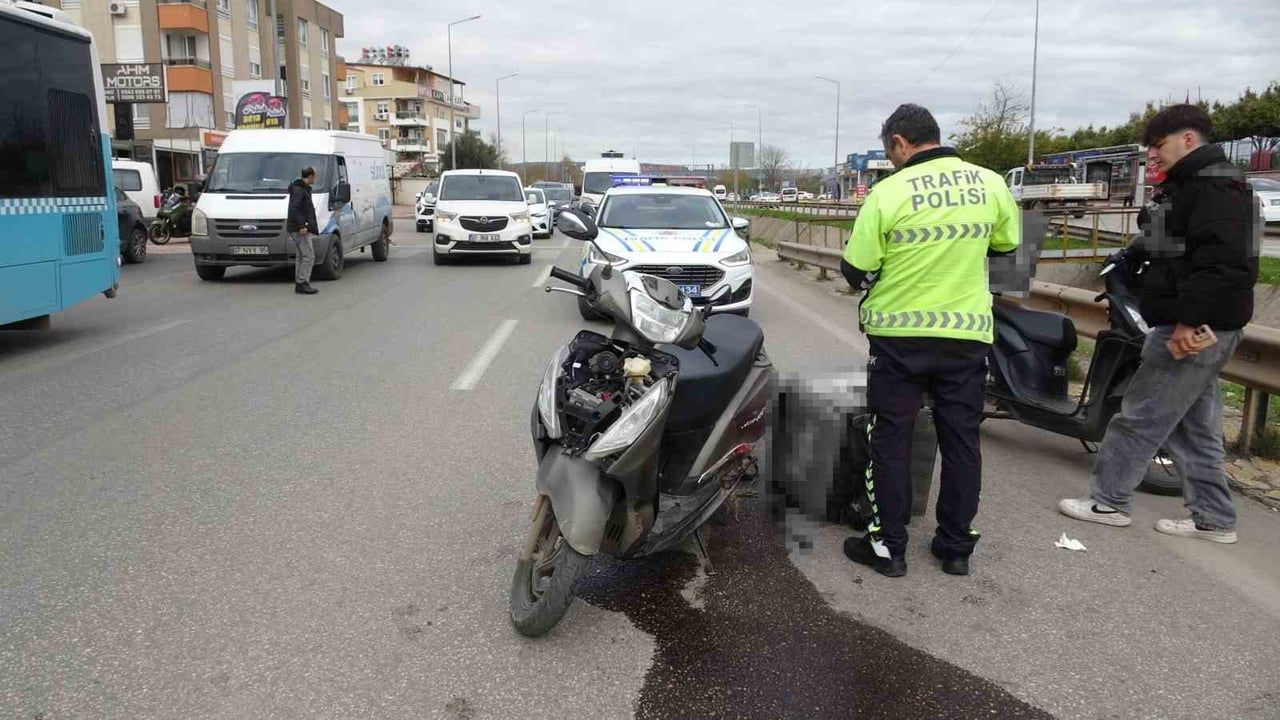 Antalya'da Motosikletliye Arkadan Çarpma: Genç 3 Metrelik Kanala Uçtu
