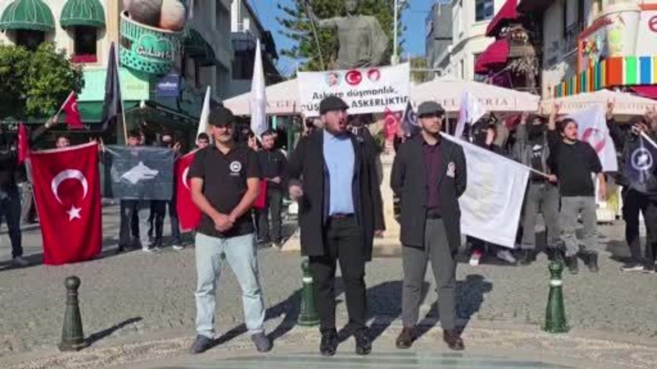 Antalya'da Muhalif Gruplar Arasında Gerginlik: Polis Müdahalesiyle Engellendi