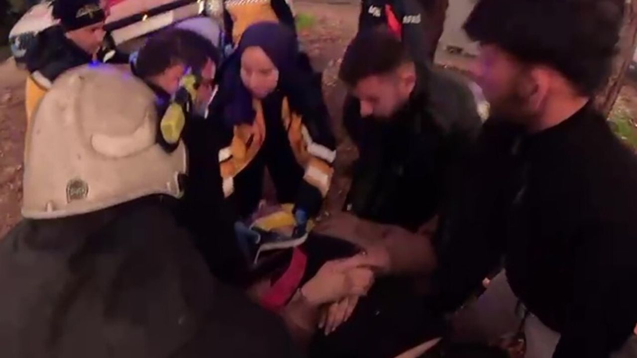 Antalya'da uçuruma yuvarlanan sürücü AFAD ve itfaiye ekipleri tarafından kurtarıldı