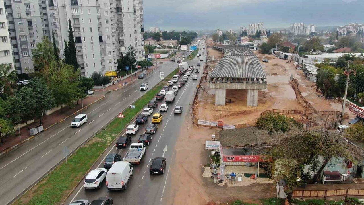 Antalya'da Uncalı Köprülü Kavşak İnşaatı Pideciye Takıldı