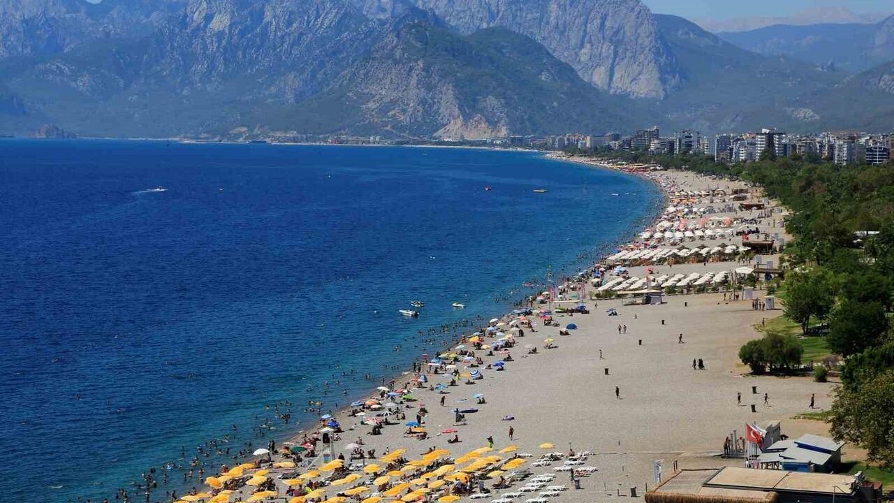 Antalya'da Yılbaşı: Rus ve Avrupalı Turistler Dolulukta %90'ı Zorluyor