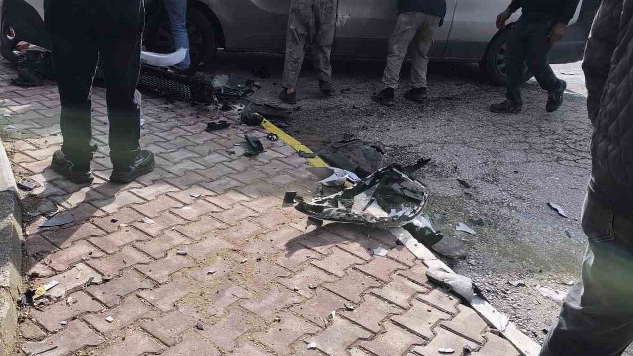 Antalya Serik'te Kavşakta Çarpışma: 4 Yaralı