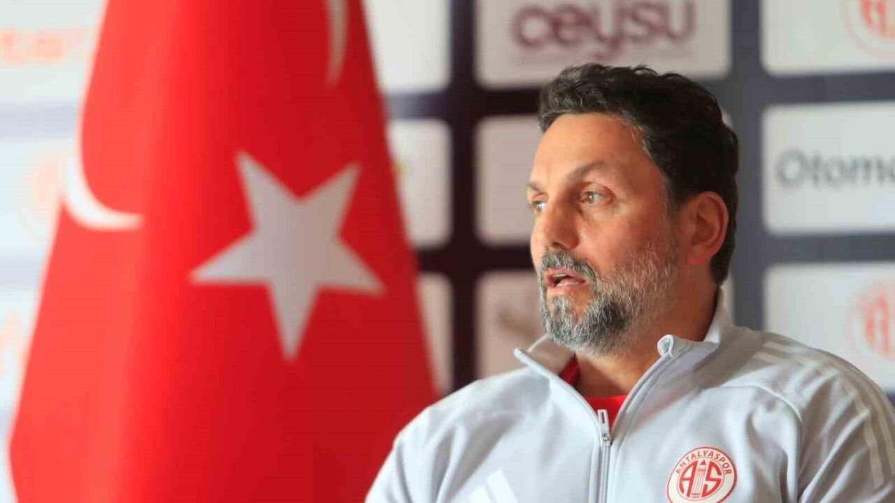 Antalyaspor, Erol Bulut ile Yollarını Ayırdı