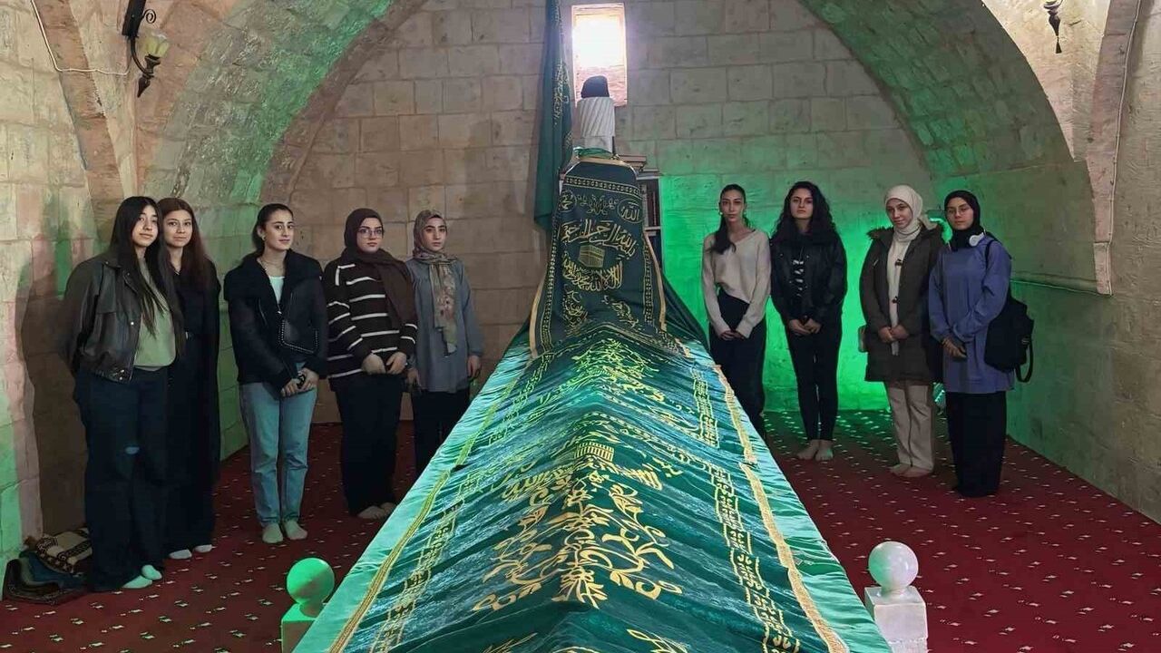 Araban'da KYK Öğrencilerinden Sa’d Bin Ebu Vakkas Hz. Türbesi Ziyareti