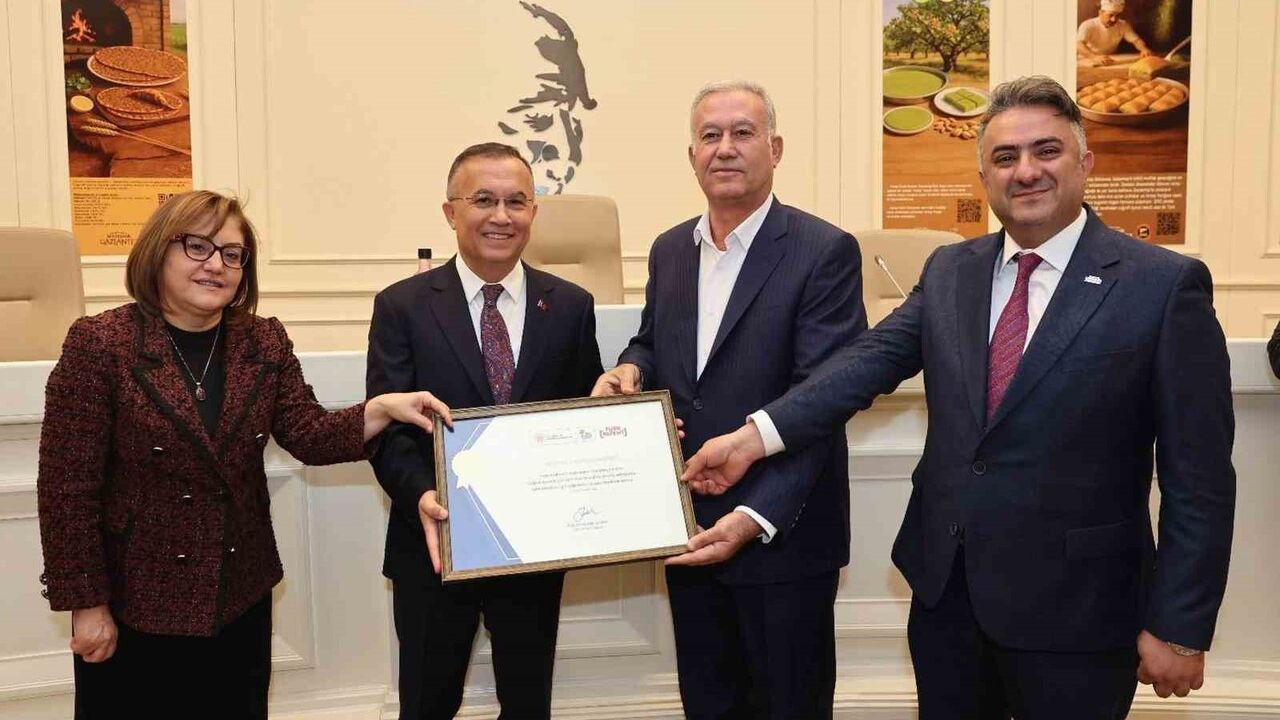 Araban Sarımsağı Tescili: Hasan Altun’a Türk Patent’ten Teşekkür Belgesi