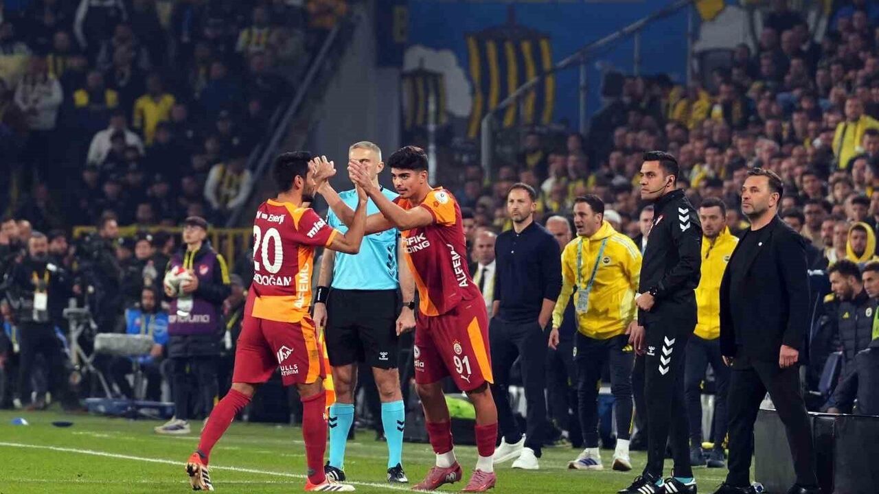Arda Ünyay, Galatasaray'la İlk Derbiye Çıktı