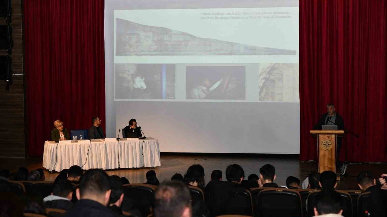 Ardahan'da 'Doğu Anadolu'da Arkeolojik Kazılar' Paneli — Kazılar, Kronoloji ve Kültür Politikaları