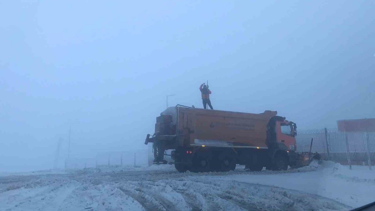 Ardahan'da Kar Ulaşımı Aksattı: Sahara ve Ilgar Geçitlerinde Tipi ve Buzlanma