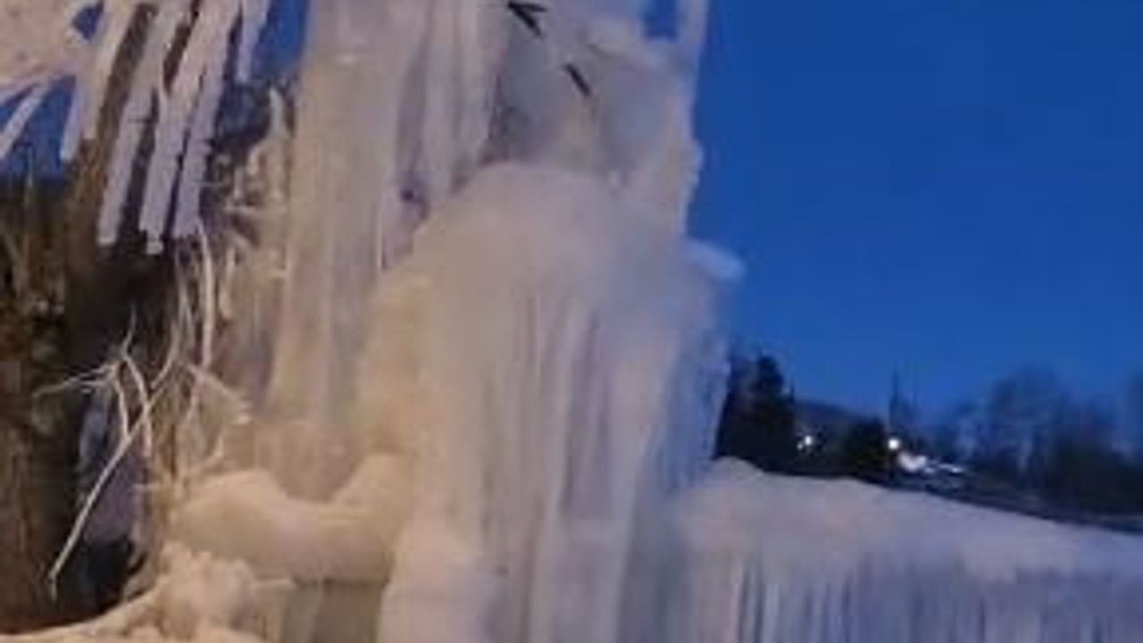 Ardahan'da Su Patlağı Çimenkaya-Uzunova Arasında Dev Buz Kütlesi Oluşturdu
