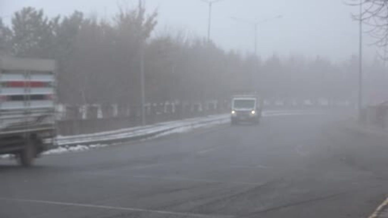 Ardahan'da Yoğun Sis: Kent Adeta Kayboldu