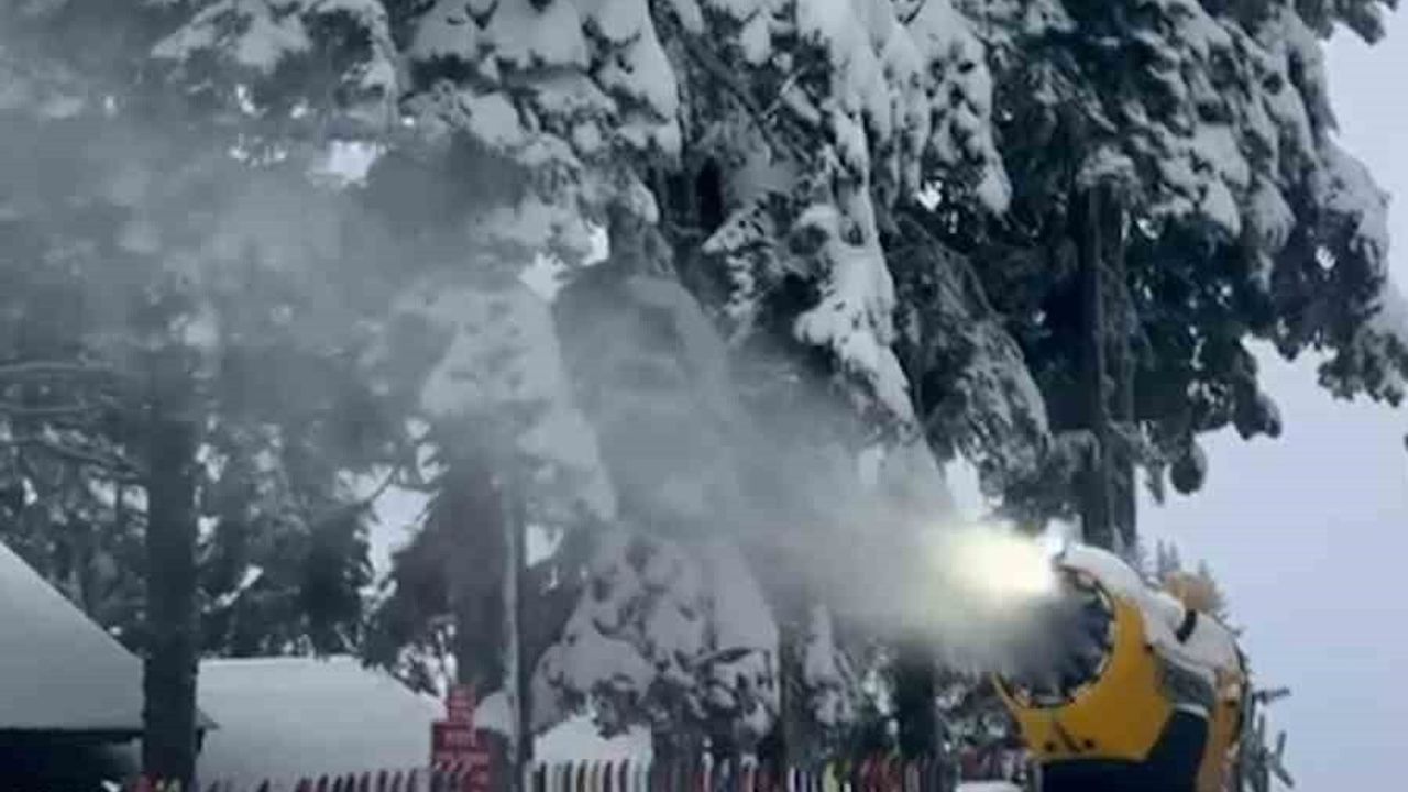 Arkut Dağı'nda yapay kar sistemiyle kayak sezonu 30 Nisan'a uzadı