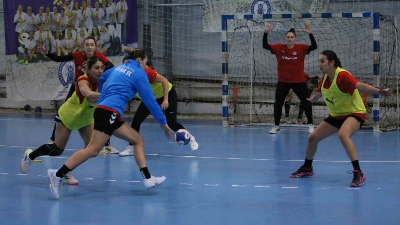 Armada Praxis Yalıkavakspor ikinci yarıya eksiksiz hazırlanıyor