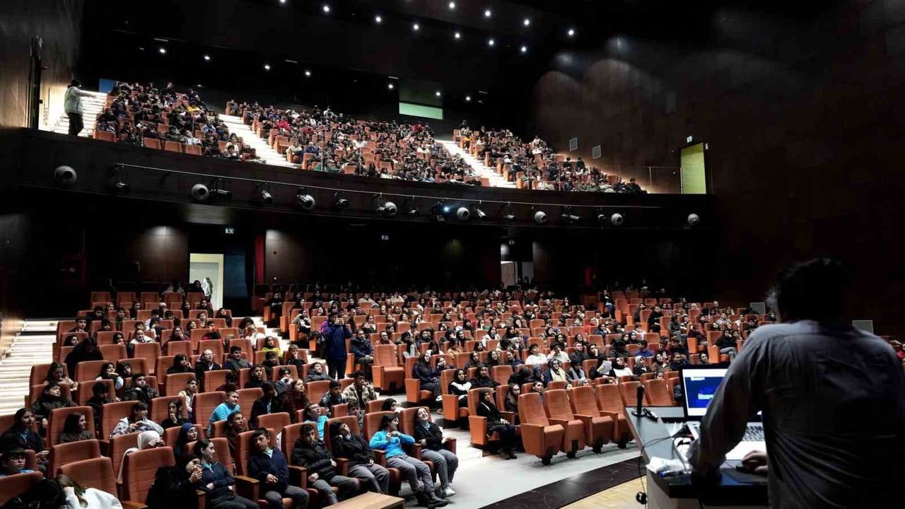 ArnAkademi: Arnavutköy'de YKS ve LGS İçin Ücretsiz Dijital Eğitim