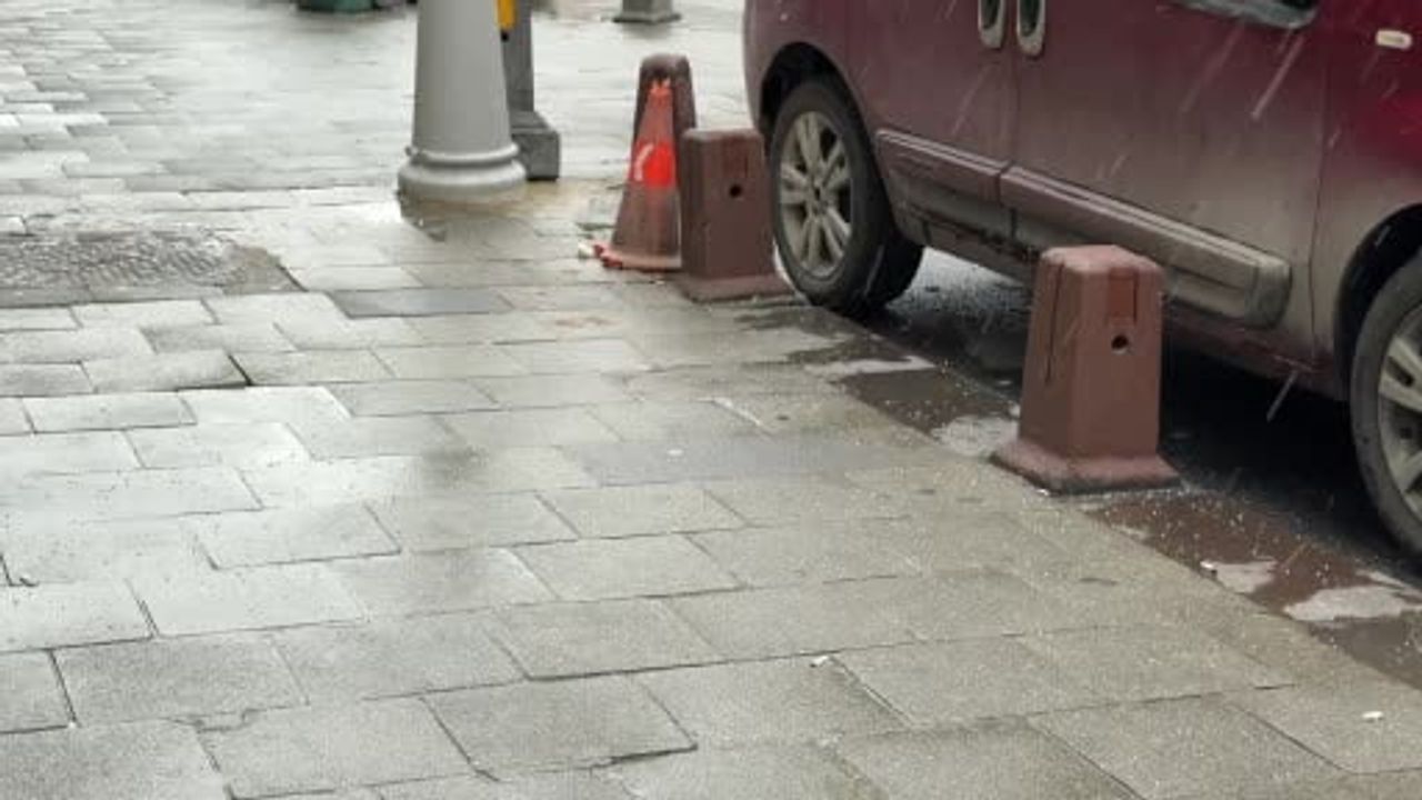 Arnavutköy'de Beklenen Kar Başladı