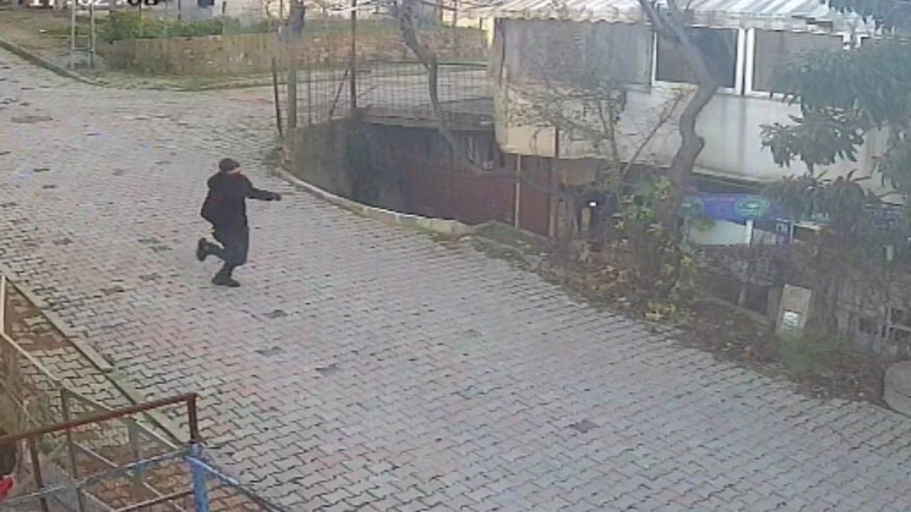 Arnavutköy'de Film Gibi Gasp: "Ayağına Sıkarım" Tehdidi Kamerada