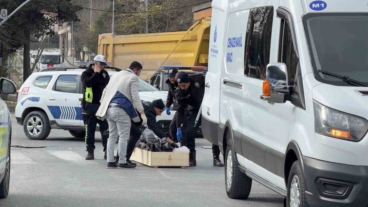 Arnavutköy'de Hafriyat Kamyonu 72 Yaşındaki Mehmet Alır'a Çarptı