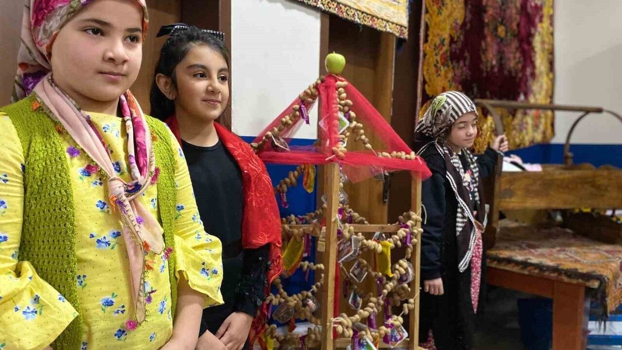 Arpaçay’da Atatürk İlkokulu Öğrencilerinden Milli Kültür Sergisi